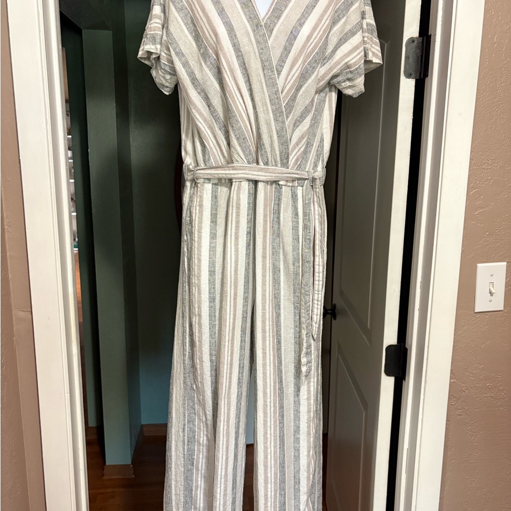Jones New York Cream Jumpsuit with Wide-Leg Design